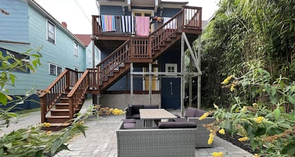 Cozy Downtown Condo(Dog Friendly) 3.5 Blocks to Beach.1 block to Washington Mall