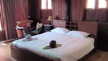 Hypo-allergenic bedding available, WiFi (free)