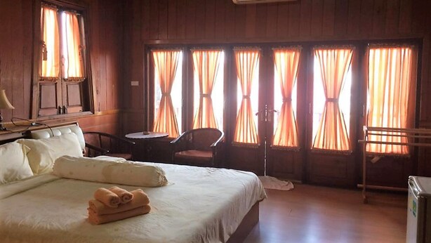 A wooden room with a bed, a desk, a chair, and a table. - Beau and Blonde House Kamala (Kamala)