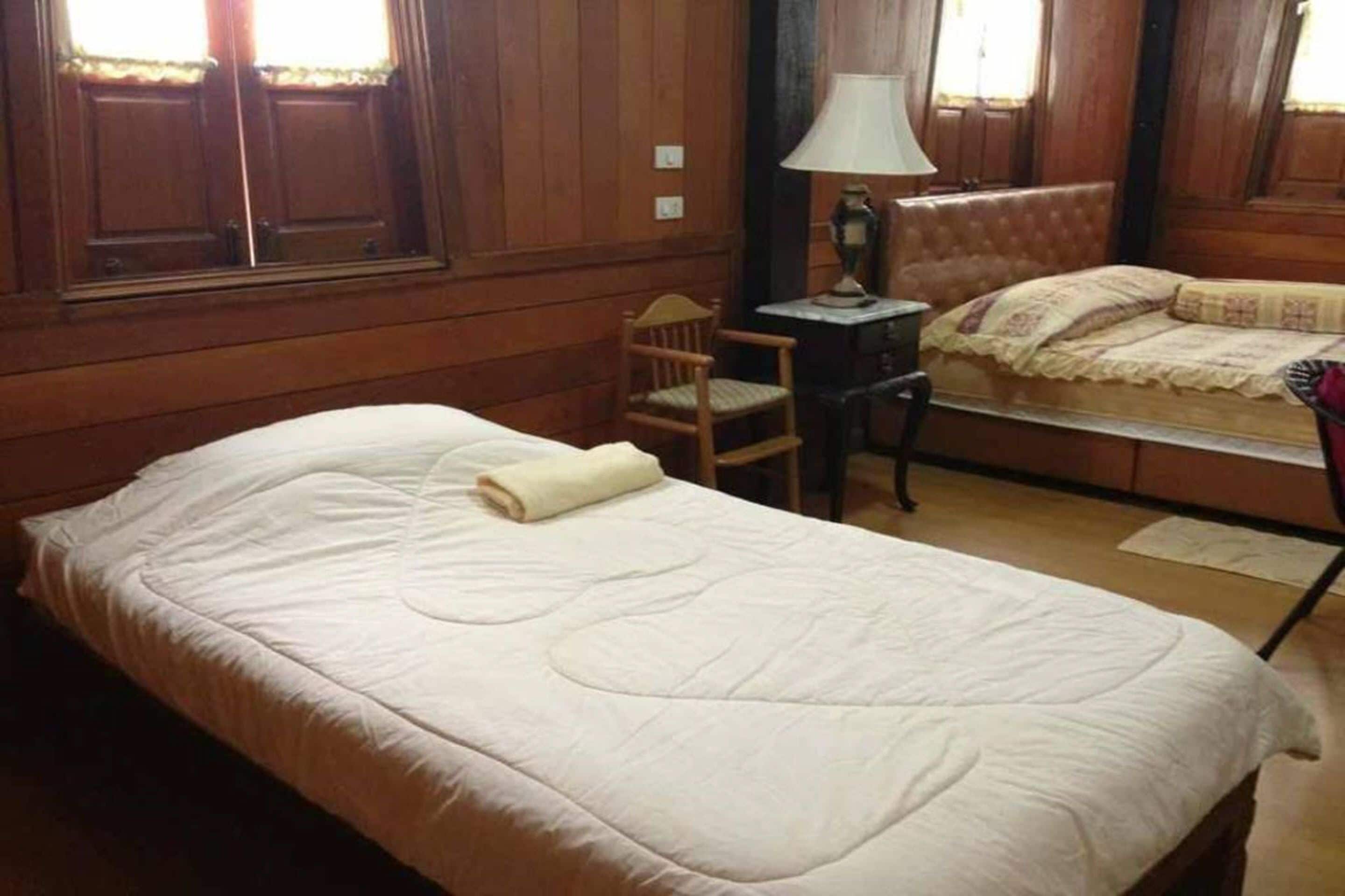 Hypo-allergenic bedding available, WiFi (free)