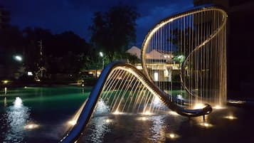 Pool waterfall