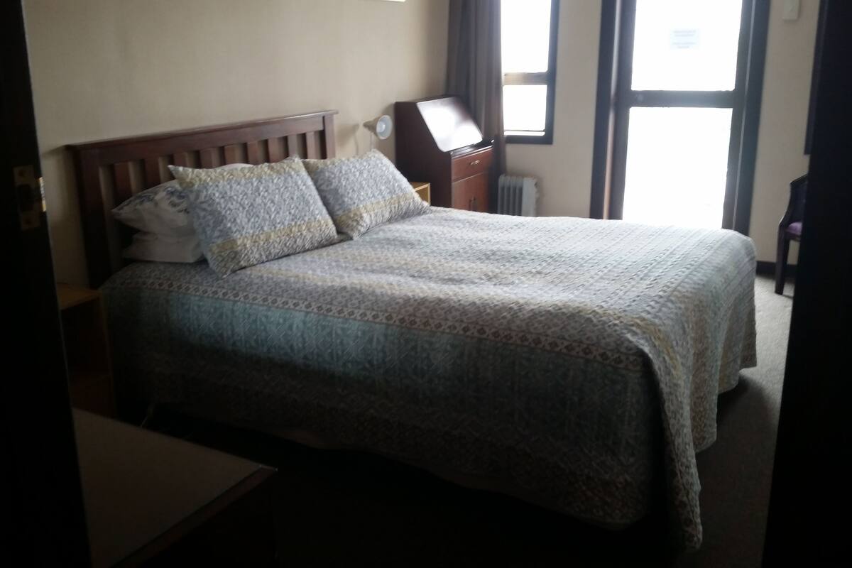 queen ensuite room with balcony | desk, free cots/infant beds, free wifi, bed sheets
