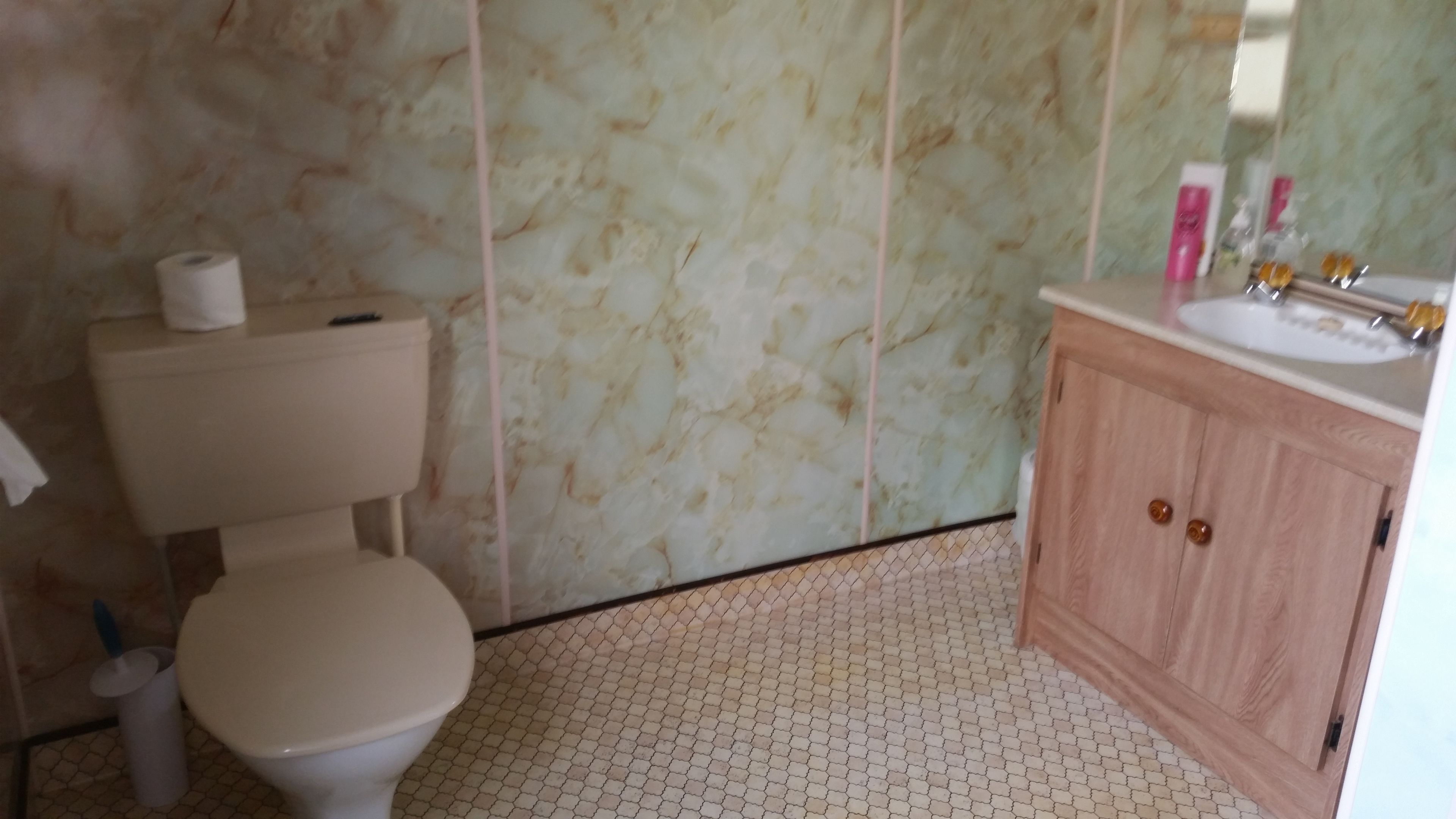 queen ensuite room | bathroom | shower, free toiletries, hair dryer, towels