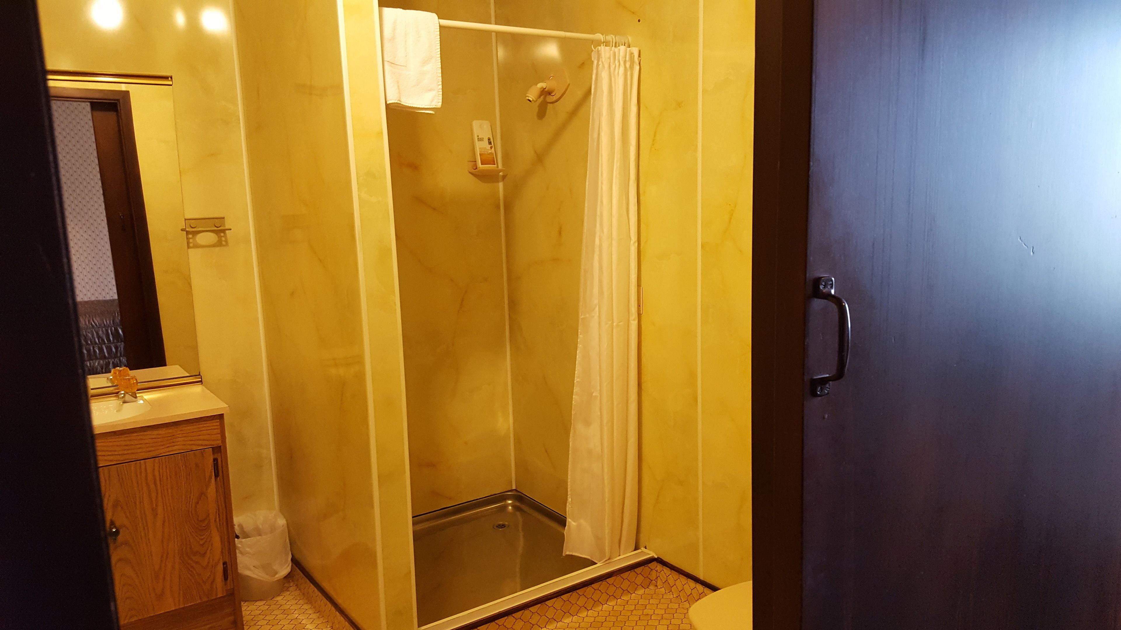 twin ensuite room | bathroom | shower, free toiletries, hair dryer, towels
