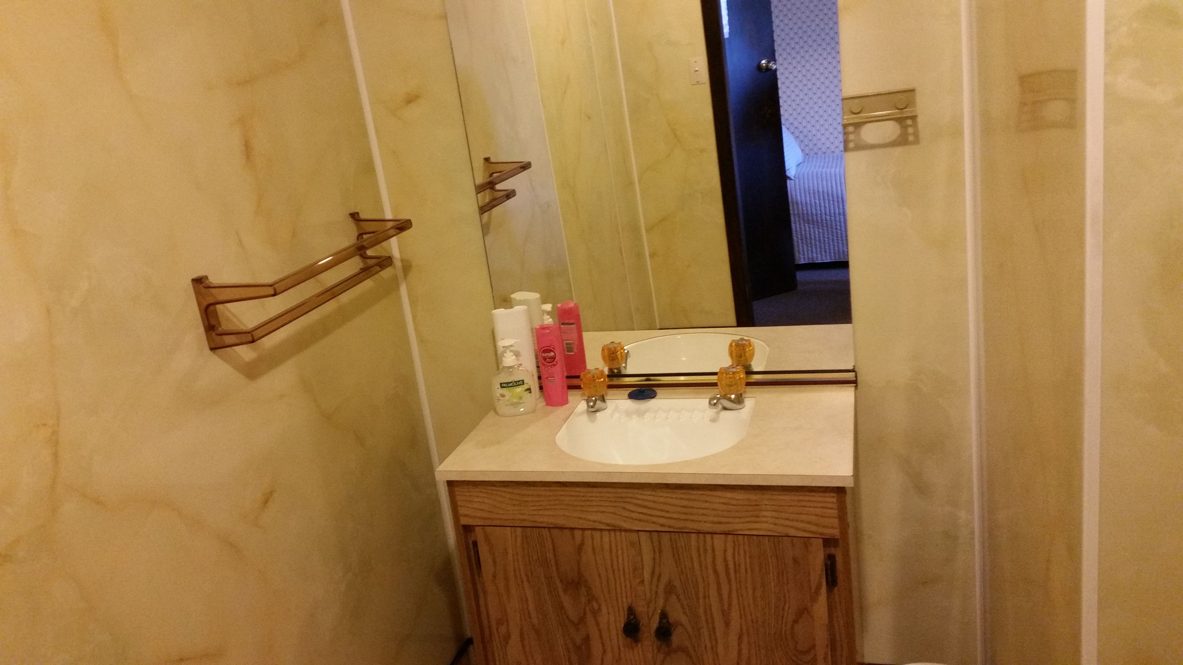 twin ensuite room | bathroom | shower, free toiletries, hair dryer, towels