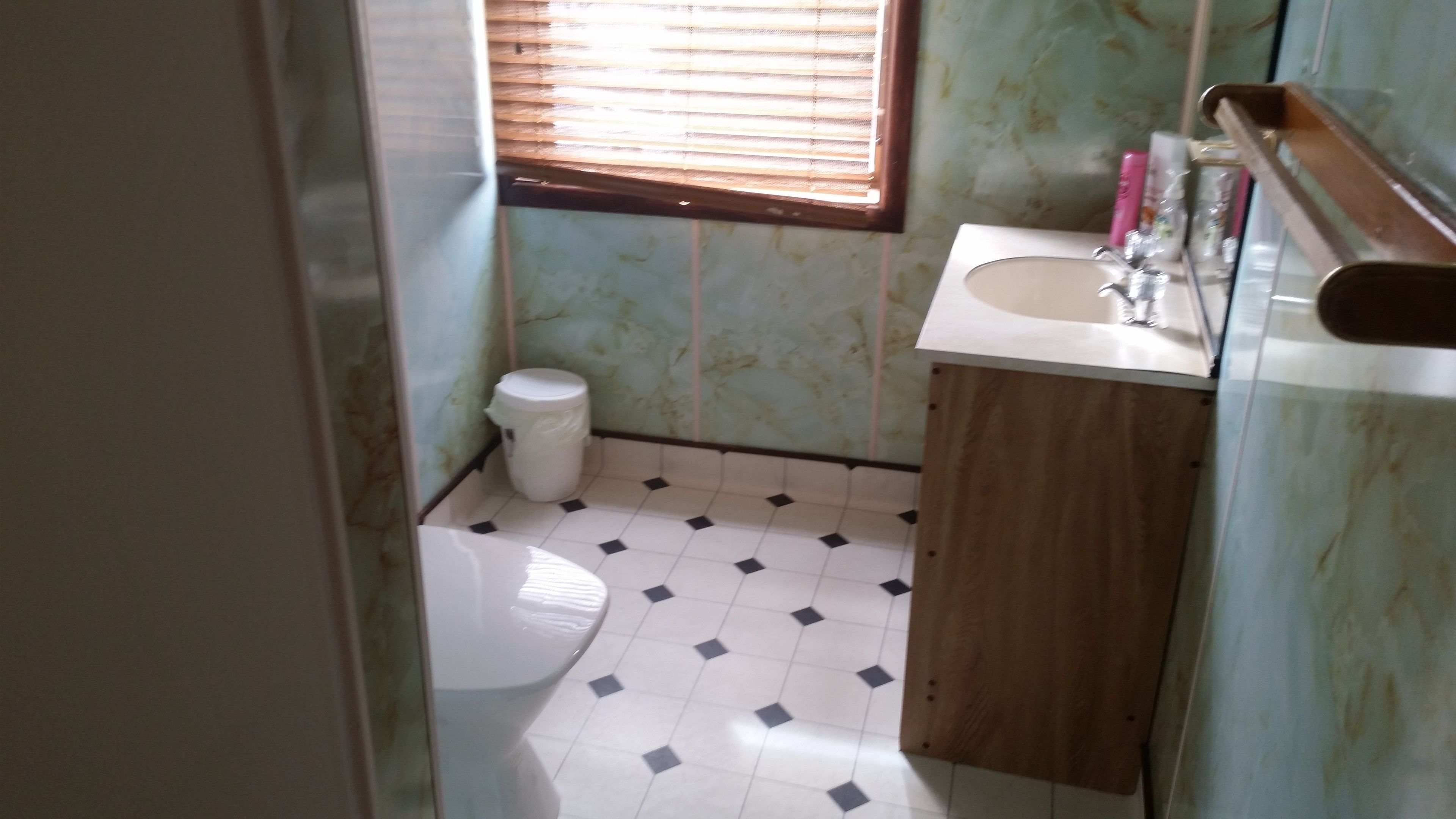 queen ensuite room | bathroom | shower, free toiletries, hair dryer, towels