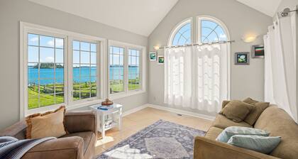 Waterfront Beach House - 2700 neliöjalkaa, kiinnitys