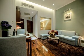 Studio, Stadtblick | Wohnbereich | LCD-Fernseher