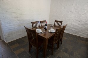 Cottage, 2 Bedrooms | In-room dining