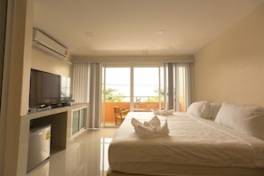 Escrivaninha, cortinas blackout, Wi-Fi de cortesia