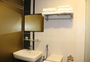 샤워 시설, 무료 세면용품, 헤어드라이어, 타월