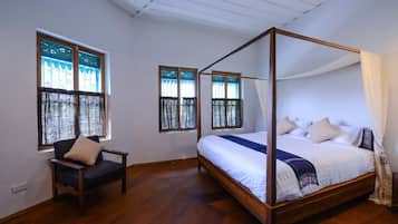 Suite | Skrivebord, blendingsgardiner, wi-fi (inkludert) og sengetøy