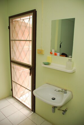 Double Room with Private Bathroom | Badezimmer