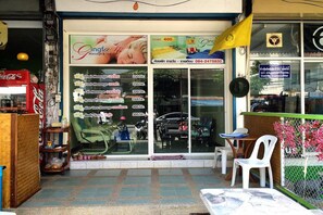 Pintu masuk properti