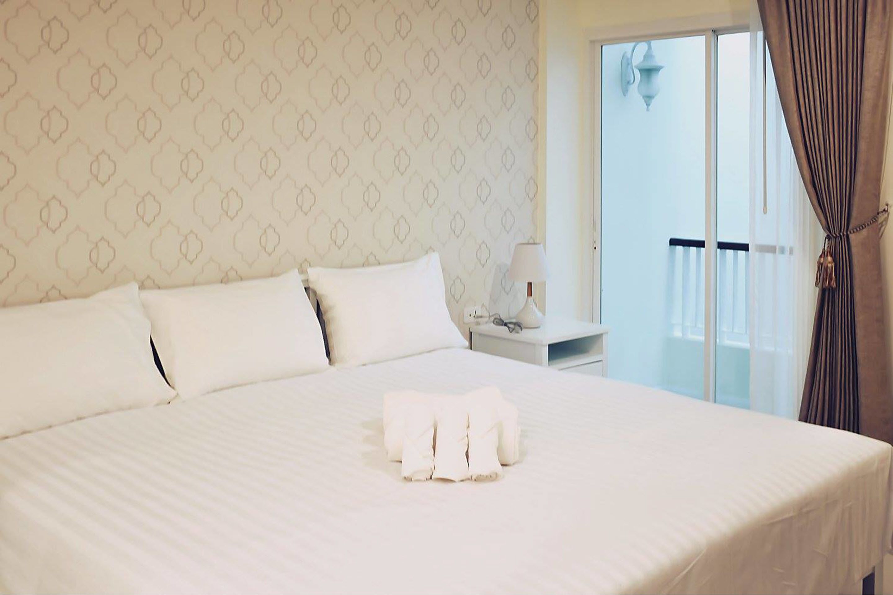 deluxe double room | iron/ironing board, free wifi