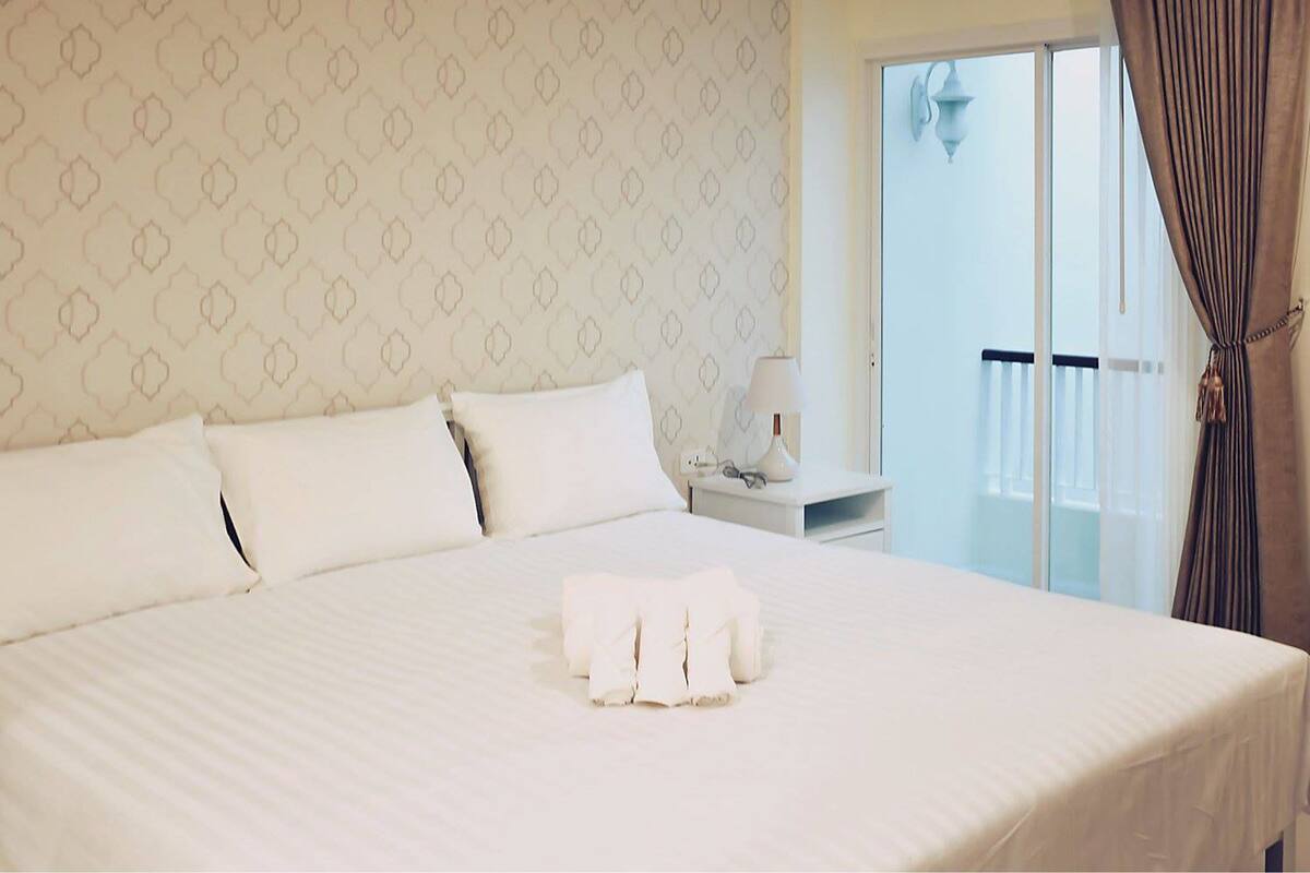 deluxe double room | iron/ironing board, free wifi