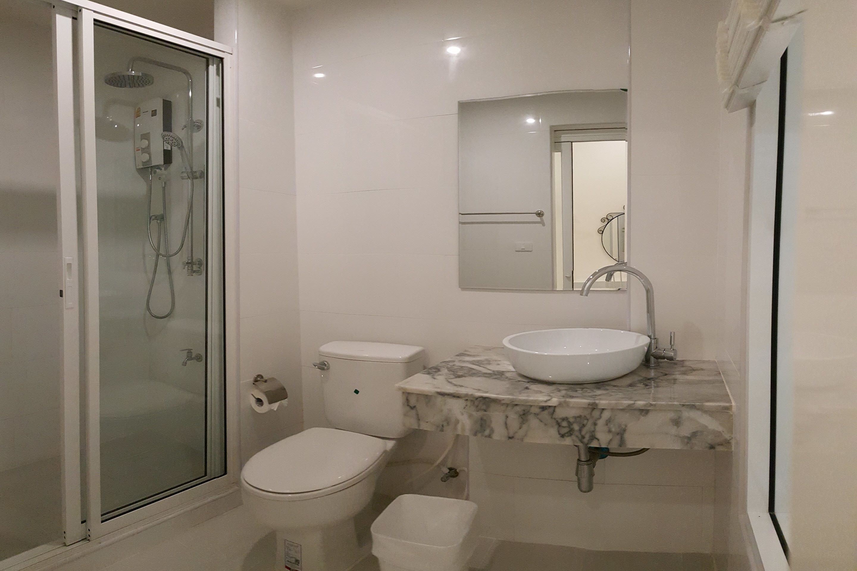 shower, free toiletries, hair dryer, slippers