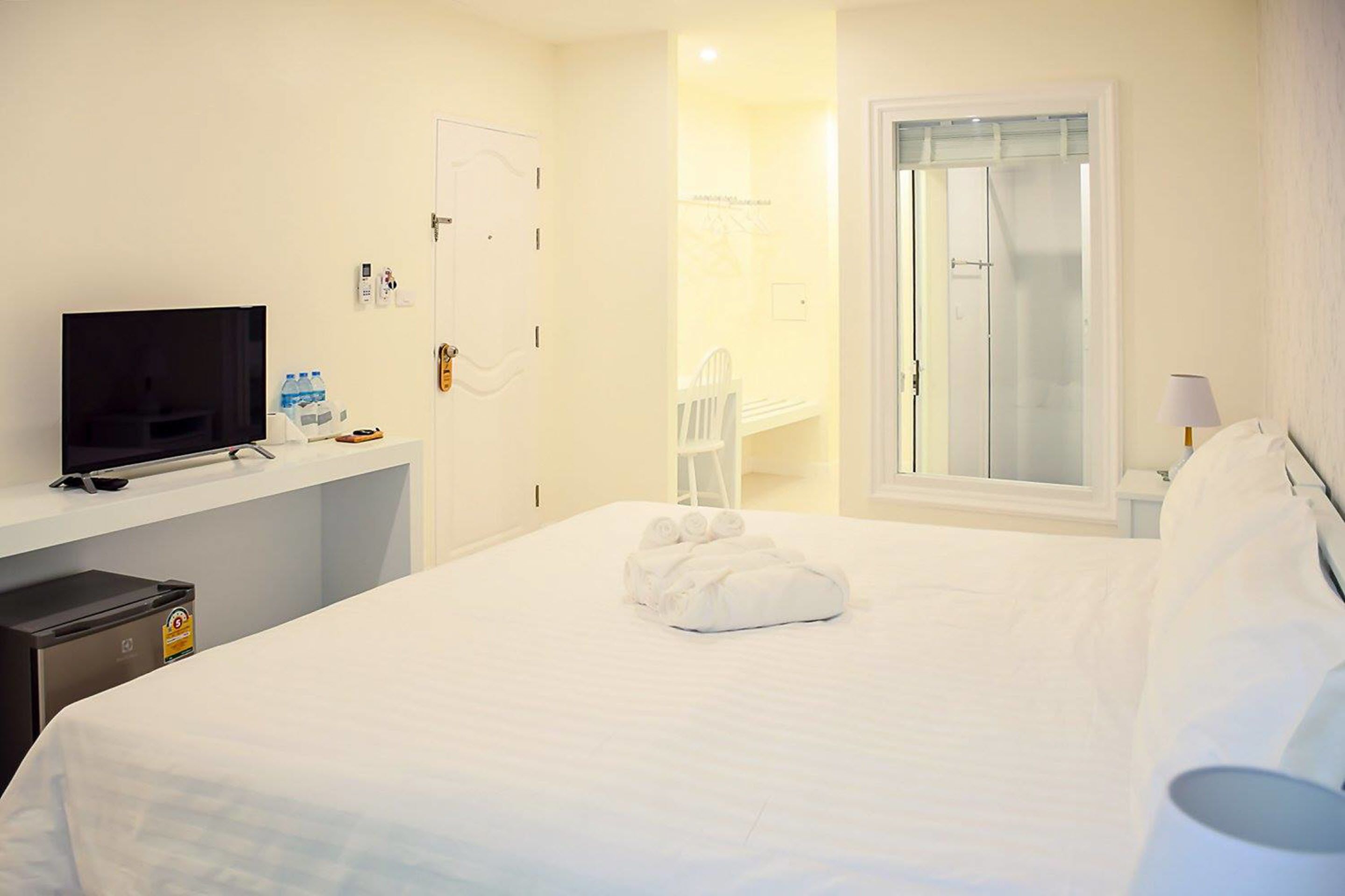 deluxe double room | iron/ironing board, free wifi