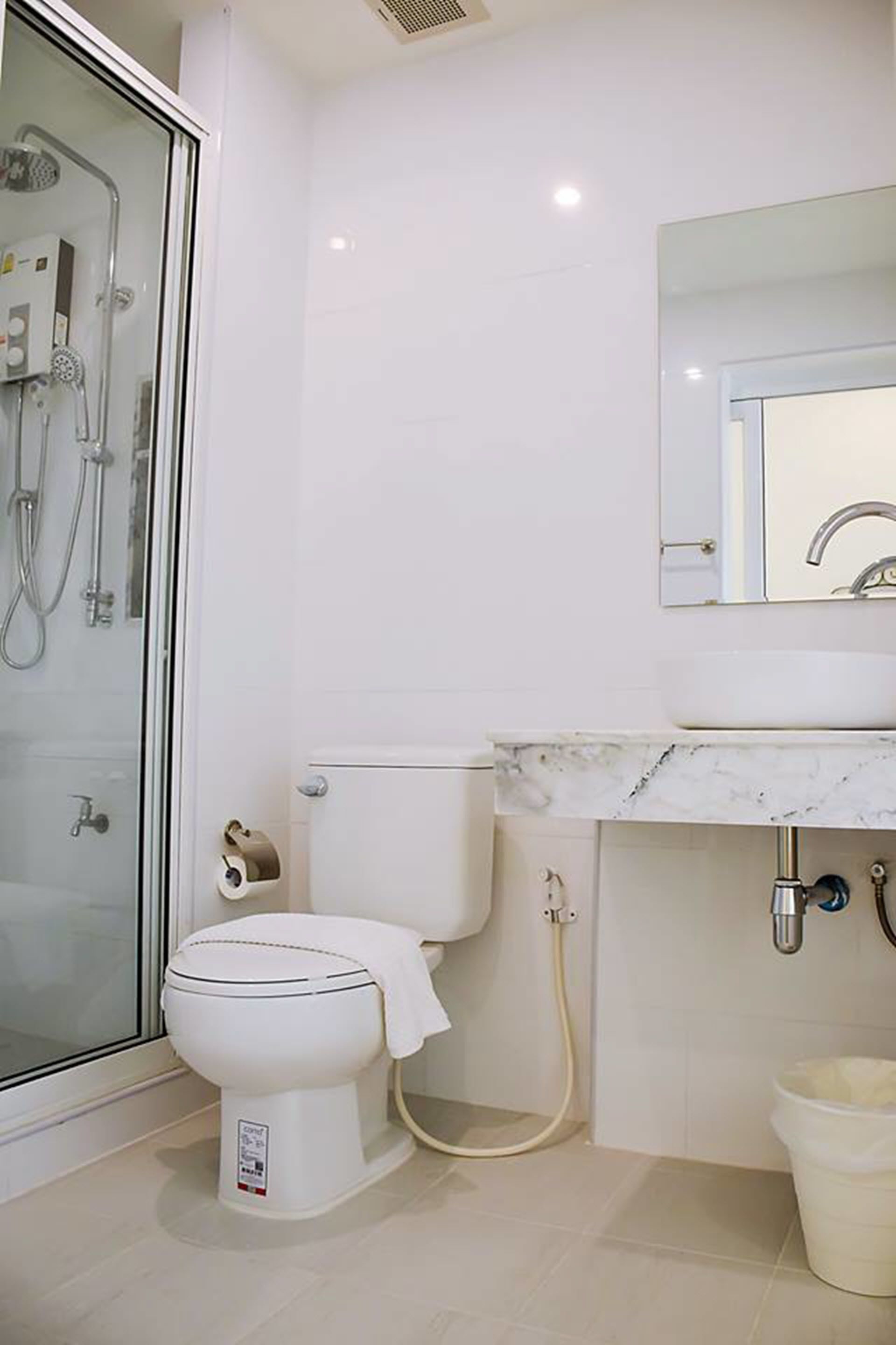 shower, free toiletries, hair dryer, slippers