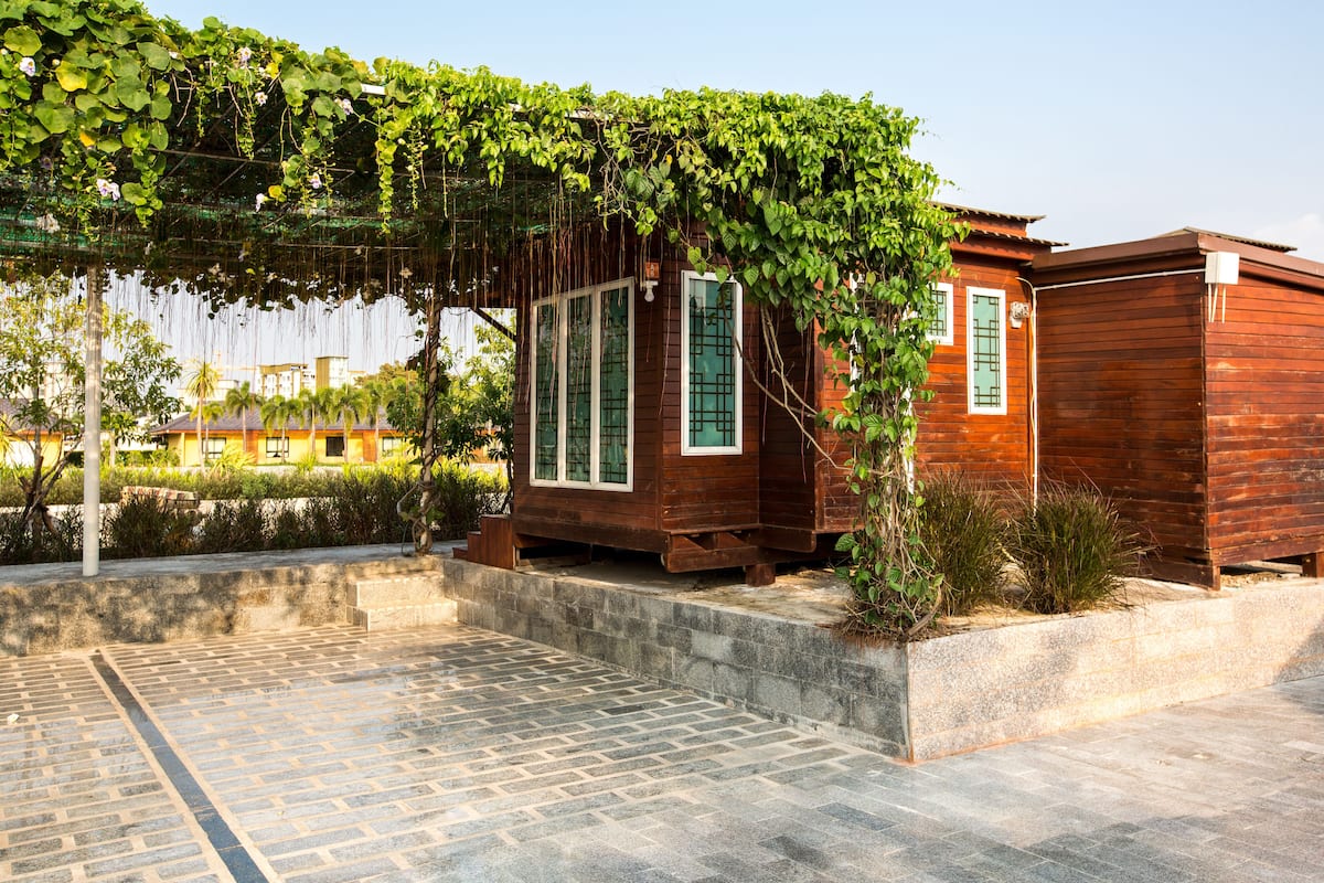 Standard Room, 1 Twin Bed, Garden View | Bathroom | Shower, free toiletries, towels