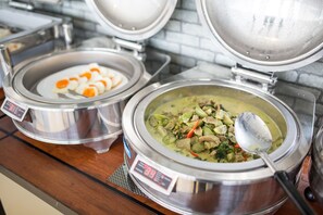 Desayuno buffet todos los días (con cargo) 