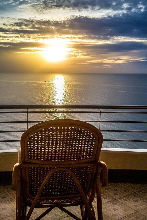 2-Bedroom Condo | Balkon