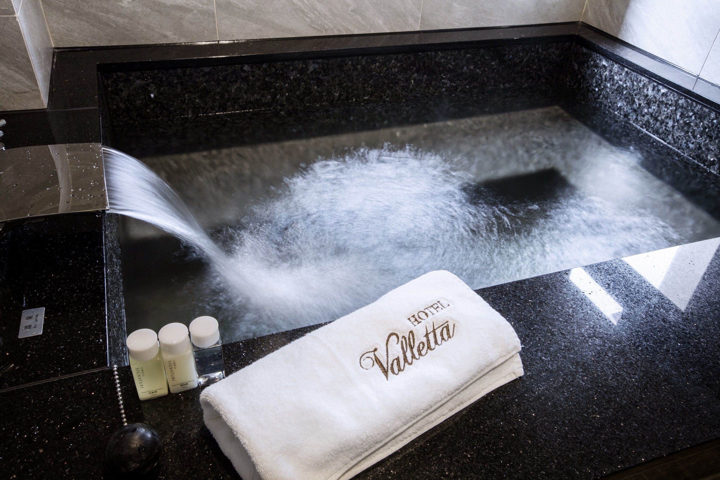 deep-soaking bathtub