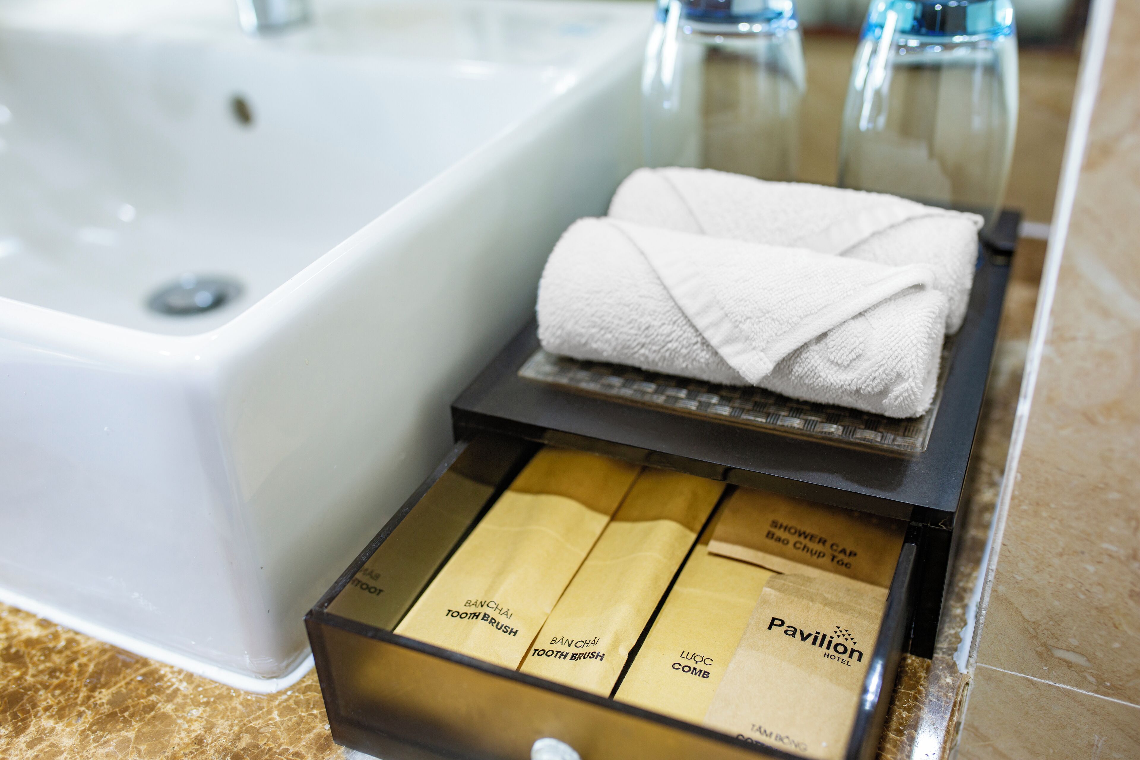 1 bedroom, frette italian sheets, premium bedding, select comfort beds