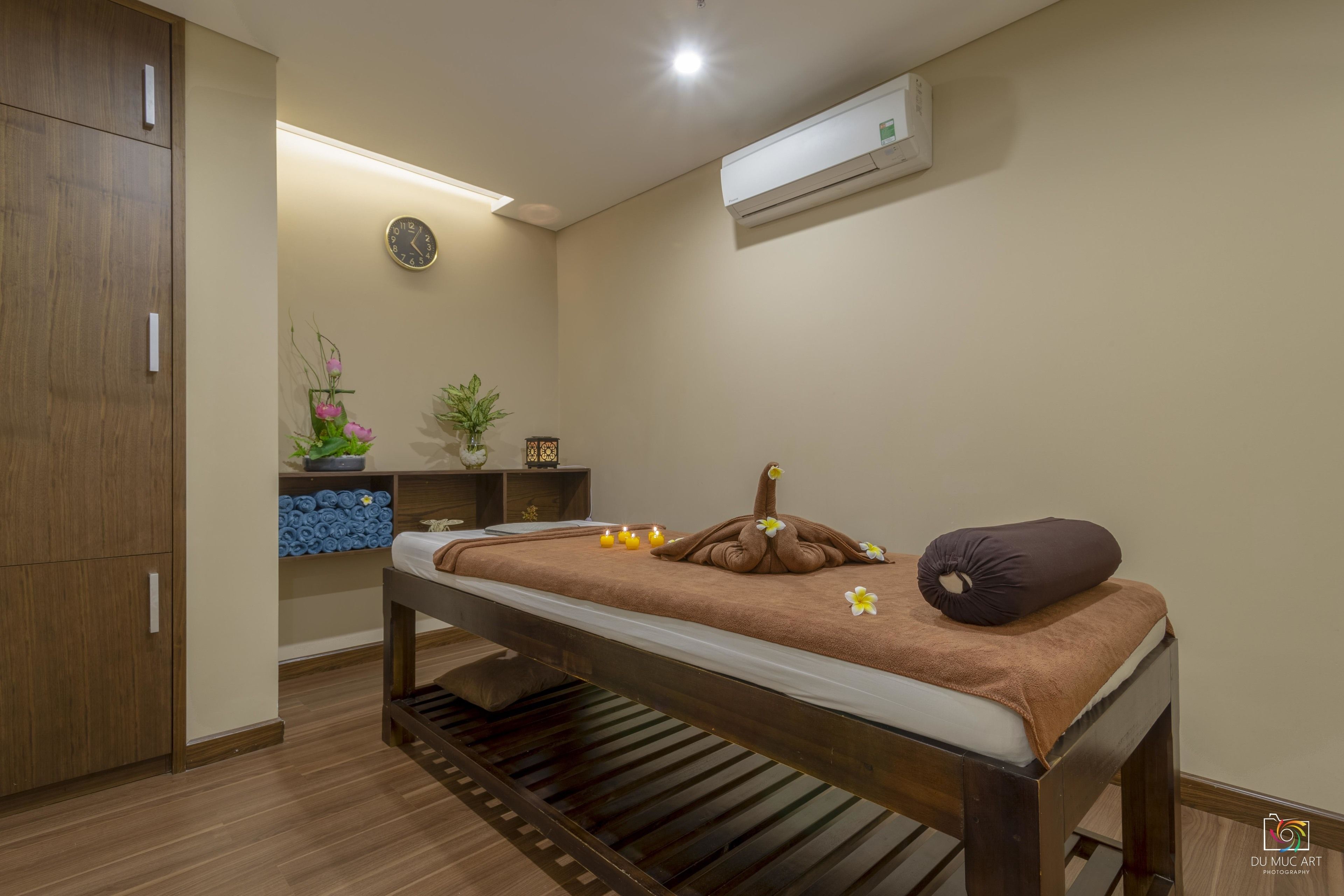 couples treatment room(s), body treatments, hot stone massages
