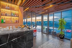 Bar junto a la piscina