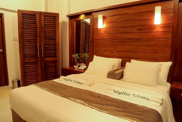 Premium bedding, desk, free WiFi, bed sheets