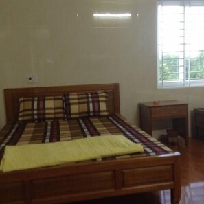 Single Room | Minibar, in-room safe, desk, soundproofing