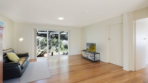 2 Bedroom House | Living room - Surfside (Pambula Beach)