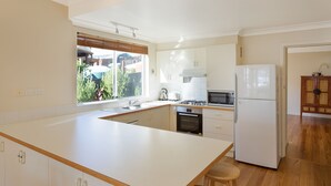 2 Bedroom House | Private kitchen - Surfside (Pambula Beach)