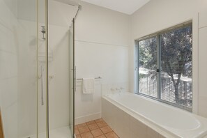 2 Bedroom House | Bathroom | Separate tub and shower, towels - Surfside (Pambula Beach)