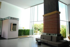 Lobby sitting area - The Legend Boathouse - 904 (Cha-am)