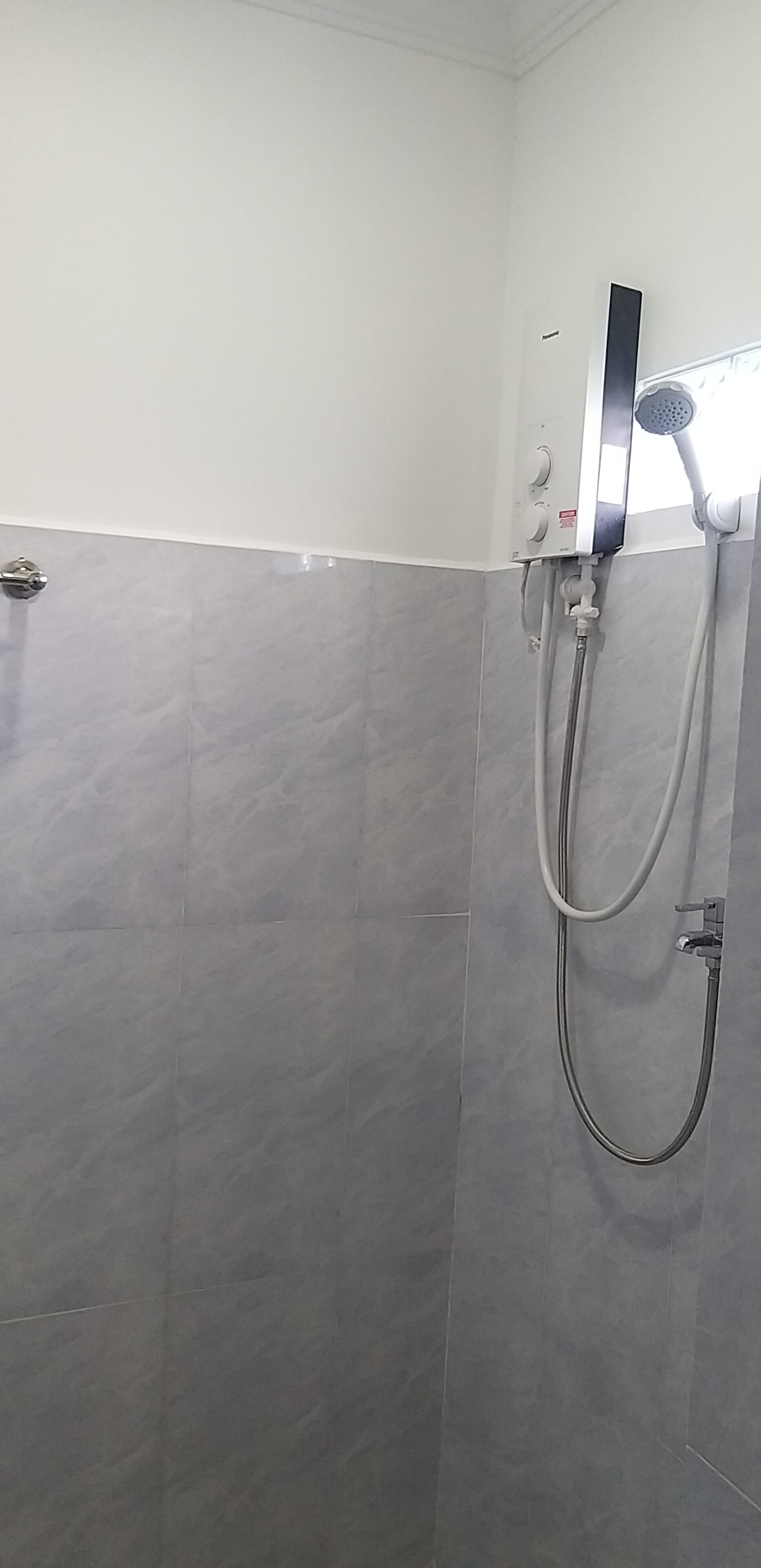 shower, free toiletries, towels