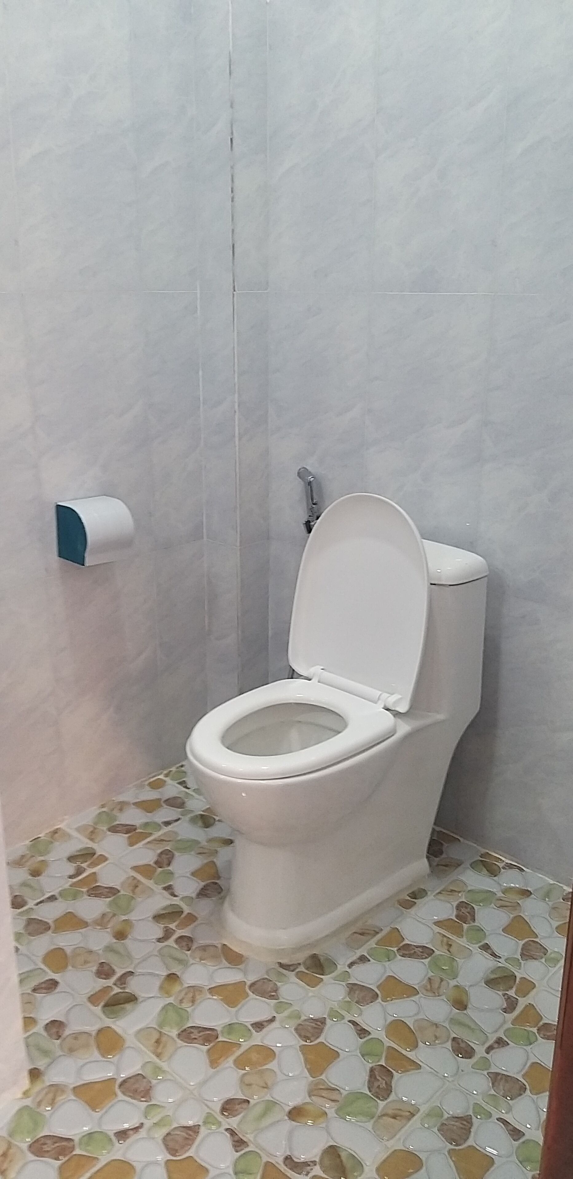 shower, free toiletries, towels