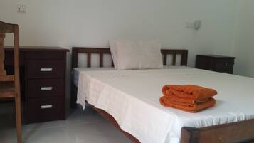 Standard Double Room | Desk, blackout drapes, soundproofing, free WiFi