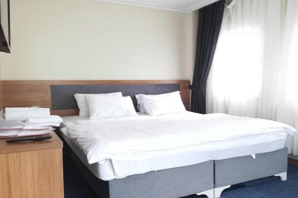 Deluxe Double Room, 1 Bedroom, Mountain View, Corner | Desk, soundproofing, rollaway beds (surcharge), WiFi (free)