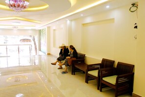 Lobby sitting area - Yen Vy 32 Hotel - Hostel (Quy Nhon)