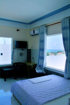 Desk, free WiFi, bed sheets - Yen Vy 32 Hotel - Hostel (Quy Nhon)