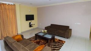 Apartemen, 2 kamar tidur | Area keluarga | TV layar datar