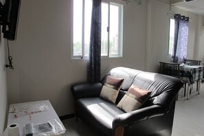 Deluxe Room, Kitchen | Living area | LCD TV - Baan MJ (Si Racha)
