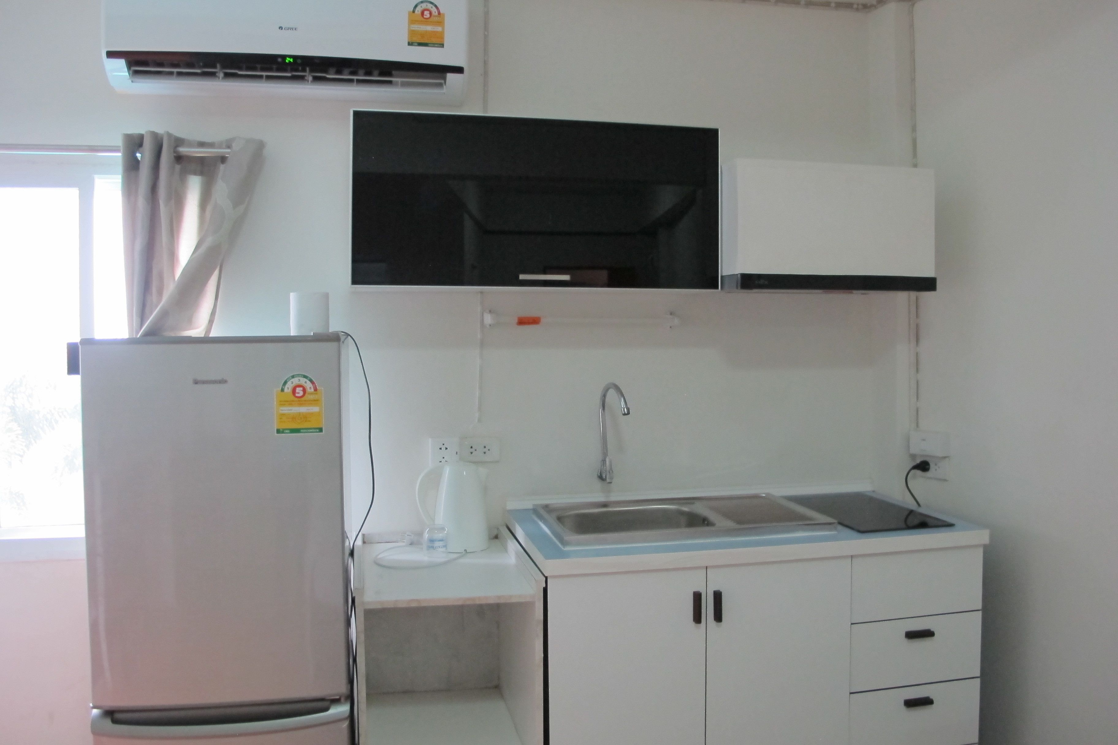 Standard Room, Kitchen | Room amenity