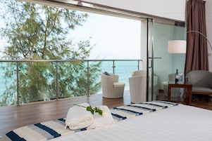 Premium bedding, Tempur-Pedic beds, free minibar items, in-room safe