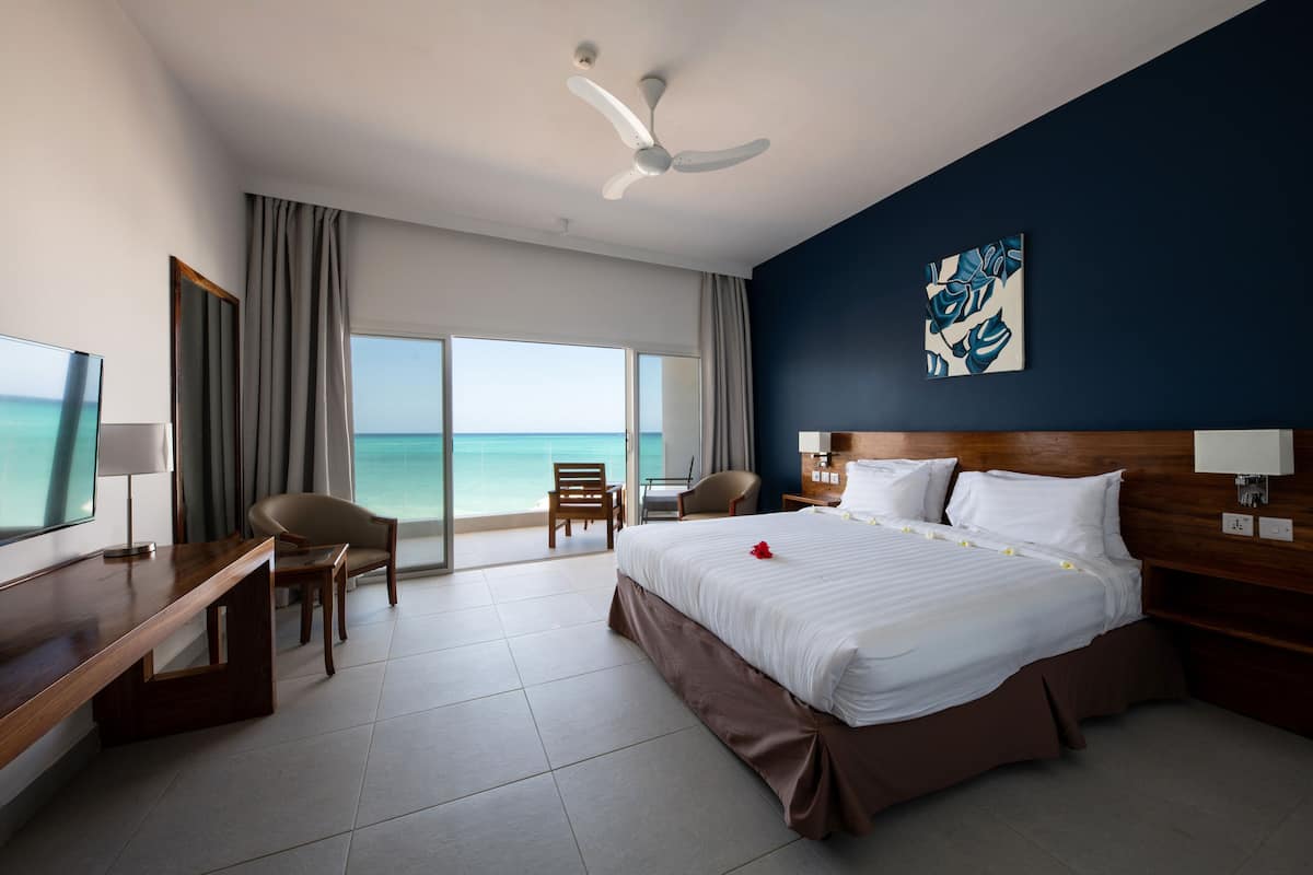 Chambre, 1 trÚs grand lit, en front de plage | Literie de qualité supérieure, mini-bar avec articles gratuits