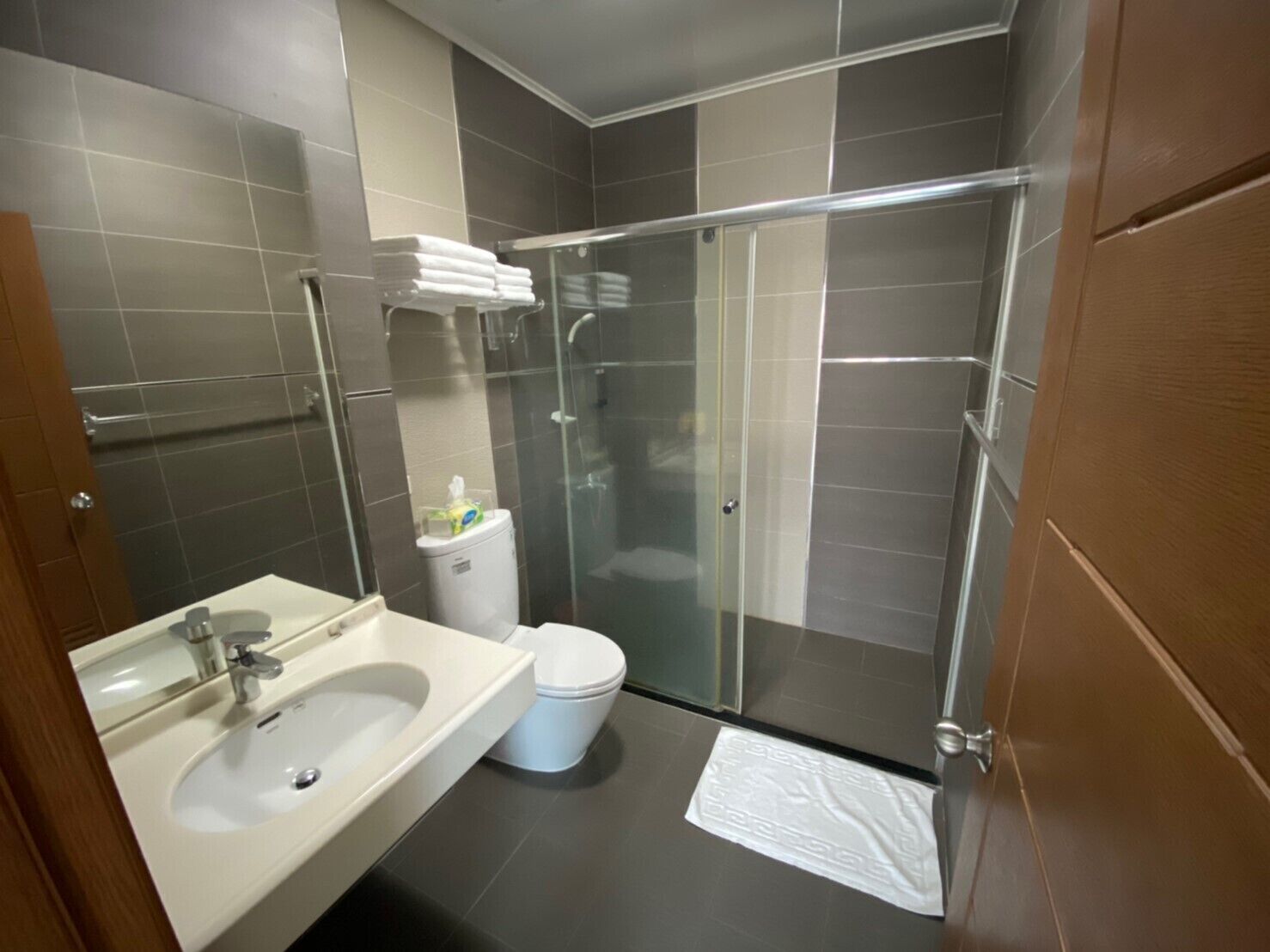 Comfort Quadruple Room, 2 Double Beds | Bathroom | Shower, free toiletries, hair dryer, slippers