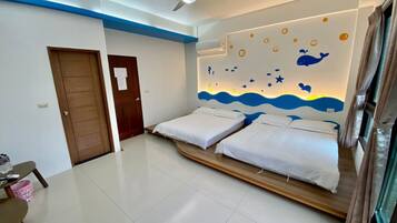 Comfort Quadruple Room, 2 Double Beds | Blackout drapes, free WiFi