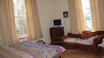 Chambre Double, vue jardin | Coin séjour | Cheminée